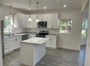 704 8th St, Baraboo, WI 53913