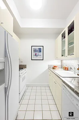 Sold by R New York | media 6