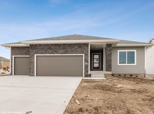 321 SW Carriage Dr, Ankeny, IA 50023