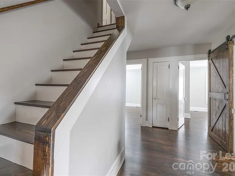 123 E 2nd St — Photo 10