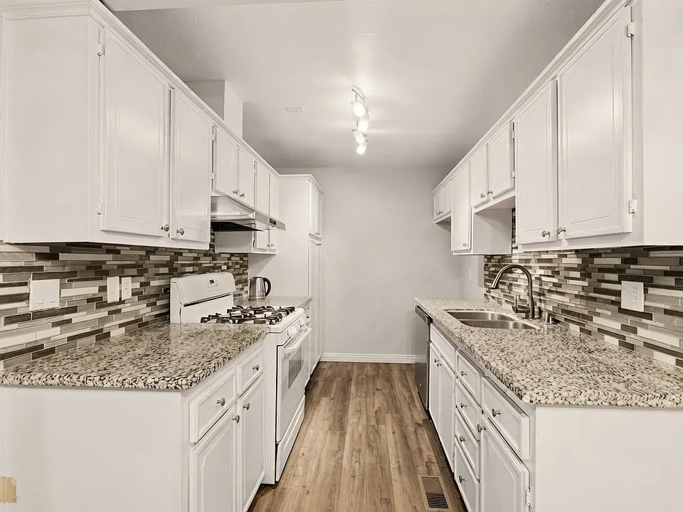 3631 Villa Knolls East Dr