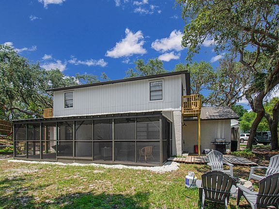 Rear covered/ screened porch