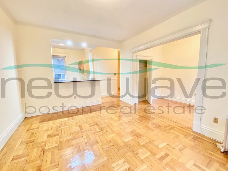 32 Queensberry St #6 — Photo 11
