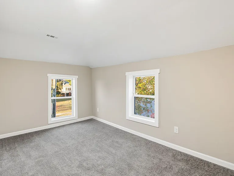 1310 Oakwood Ave — Photo 12