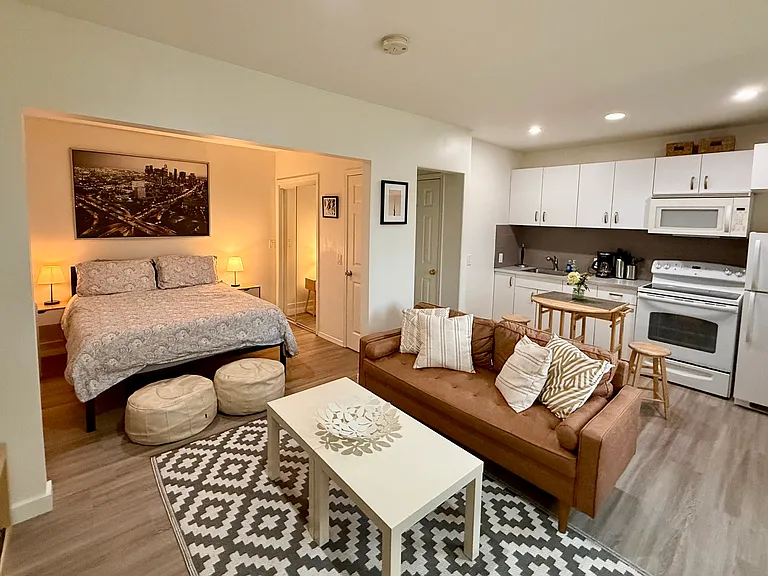 5902 1/2 Ernest Ave — Photo 1