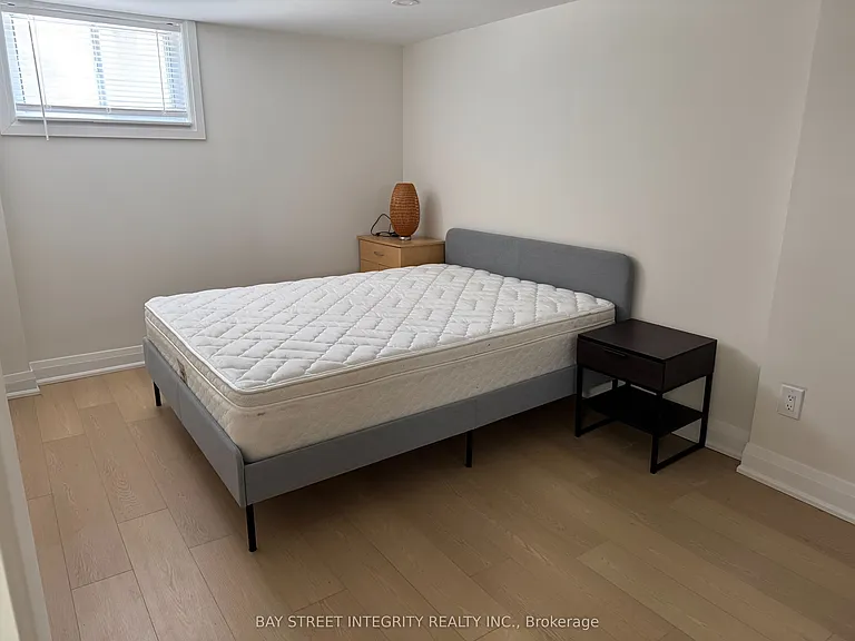 244 King Edward Ave — Photo 6