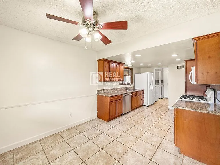 7970 Cambridge Ave — Photo 22