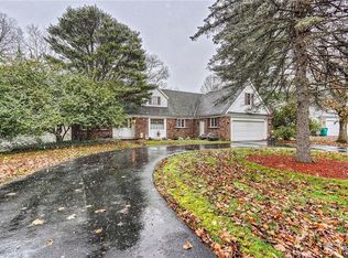 6 Harrison Cir, Pittsford, NY 14534