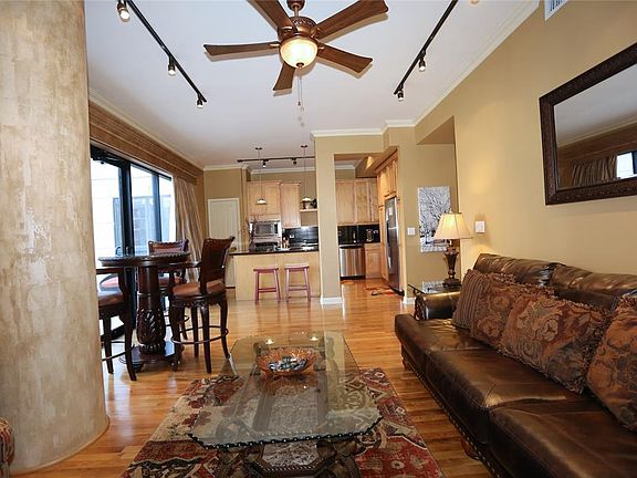 3rd image of 3030 Post Oak Blvd Unit 310