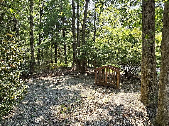 4th image of 9068 Sherwood Dr