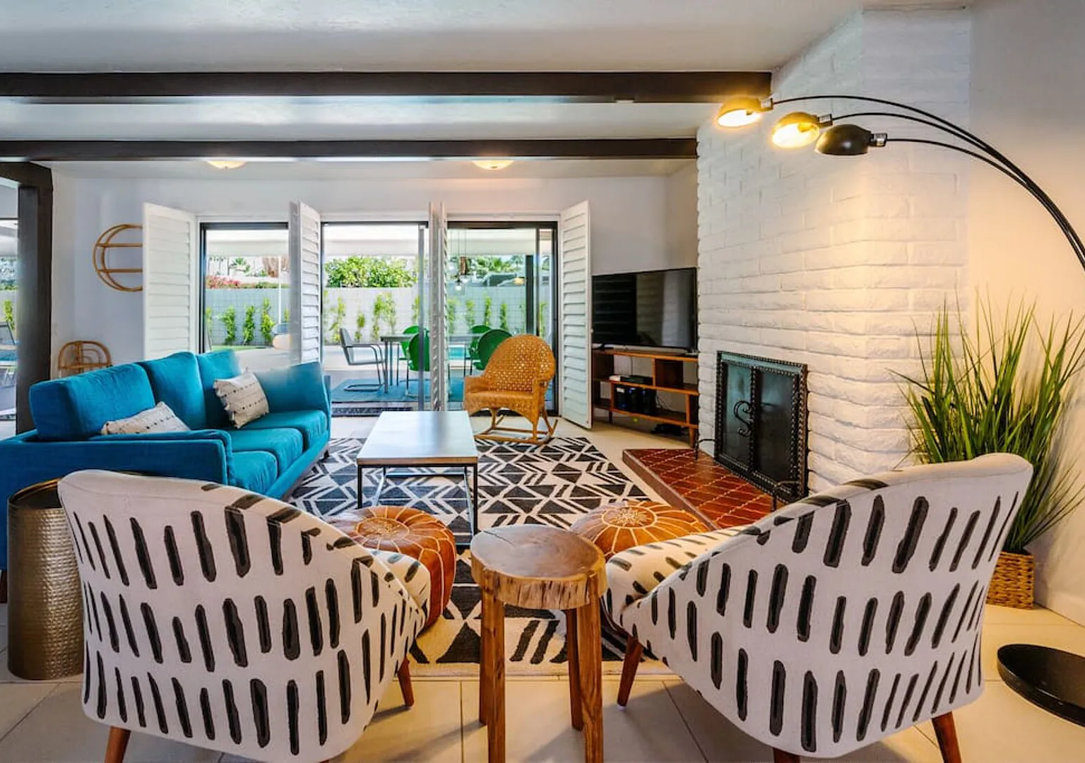 3BR Mid-Century Home Pool, Hot Tub & Gym — Photo 3