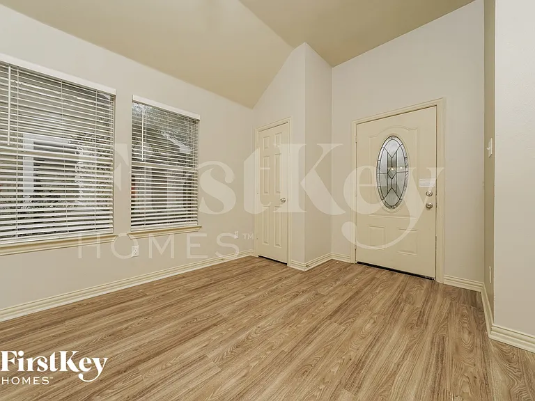 804 Center St — Photo 4
