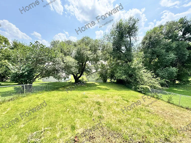 90 E Walnut St — Photo 14