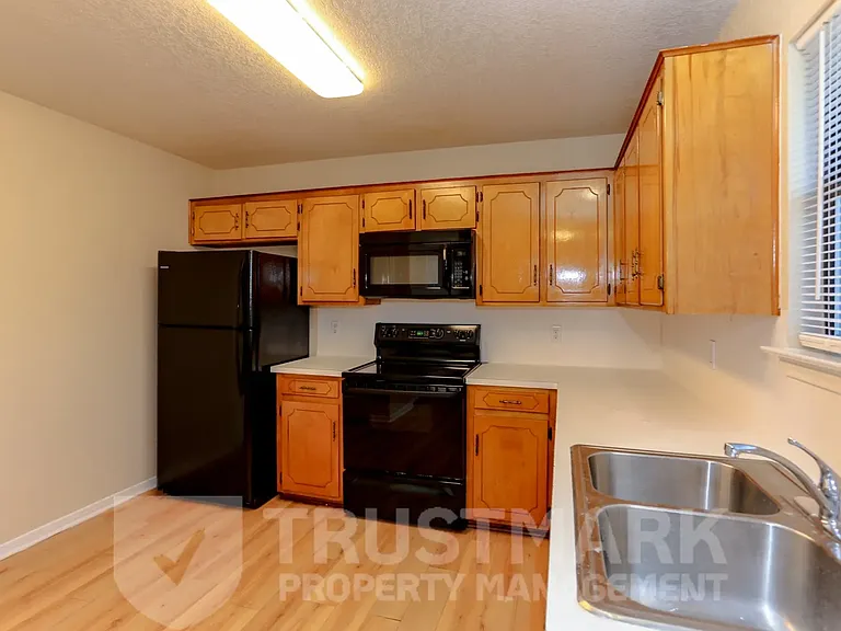 1001 Joe Morse Dr — Photo 10
