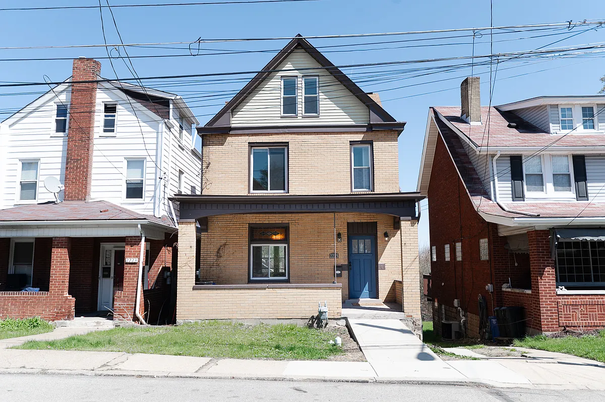 Building Photo - 2225 Bensonia Ave