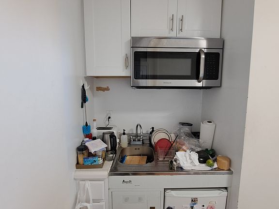 3rd image of 216 W 100th St APT 830