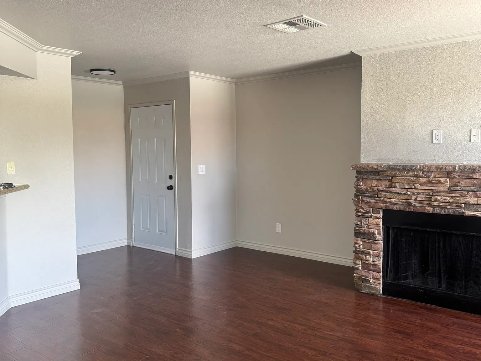 2 bed, 998 sqft, $1,395 — Photo 3