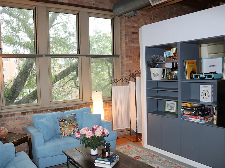2510 N Wayne Ave #211 — Photo 2