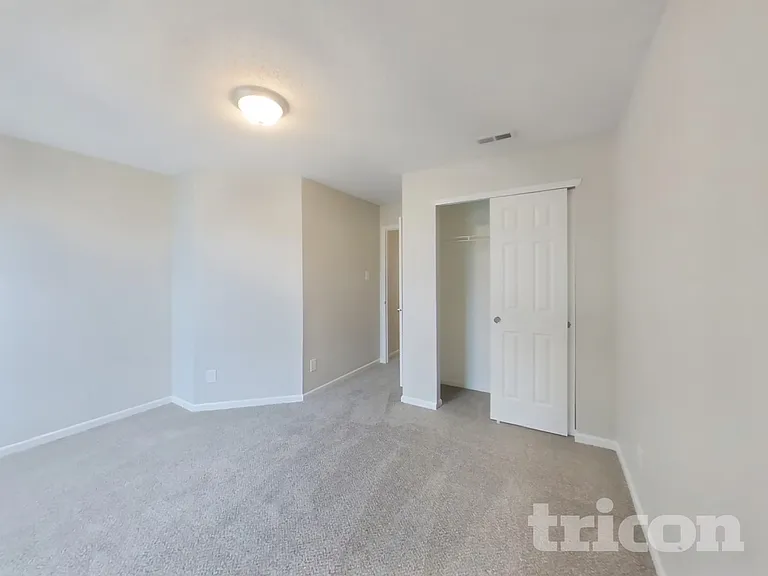 678 Runnymede Ct — Photo 9