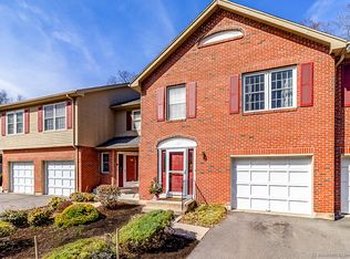 100 Crown Rdg UNIT 100, Newington, CT 06111