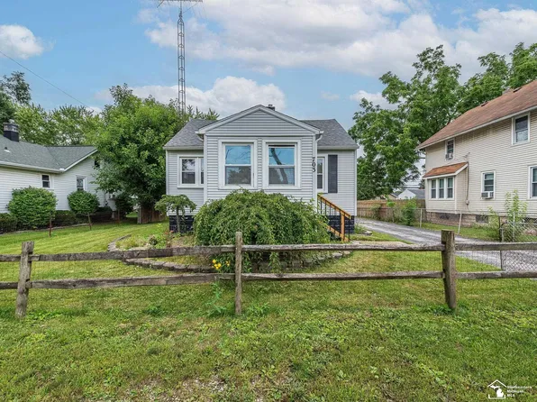 703 Mulhollen Dr, Monroe, MI 48161