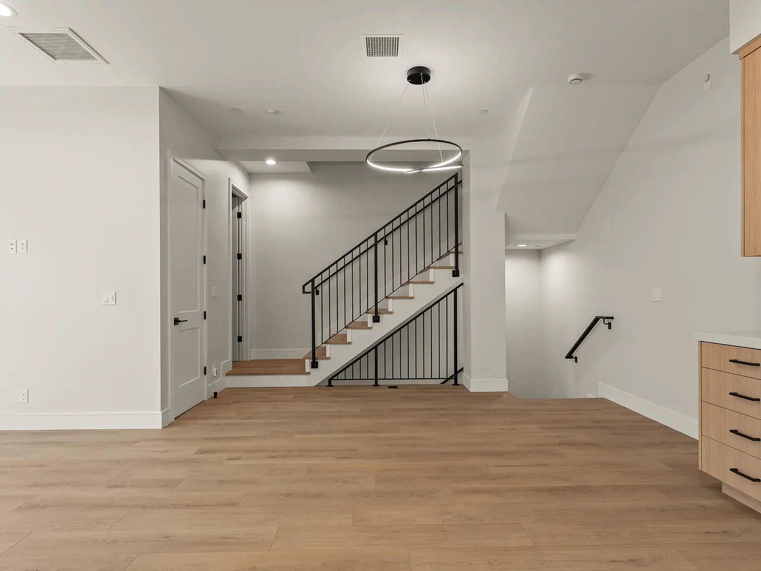 2 bed, 1169 sqft, $4,995 — Photo 3