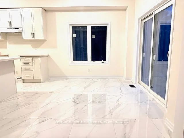 303 Fleetwood Dr — Photo 4