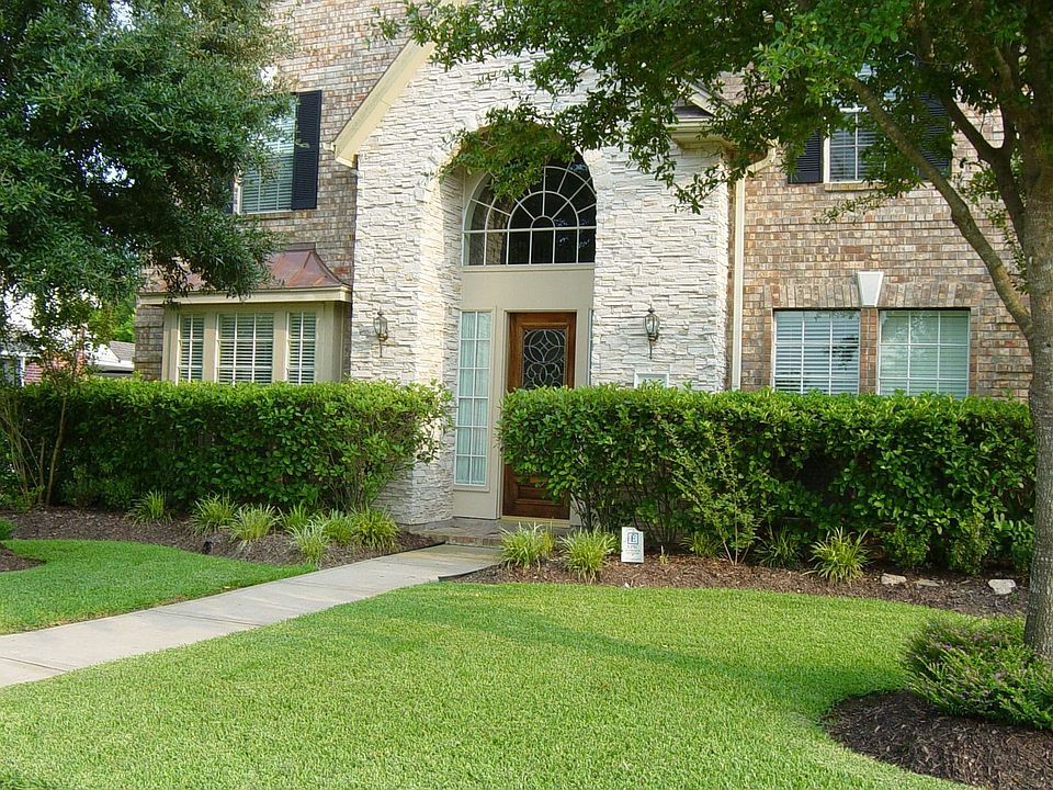1st image of 2215 Parkview Ln