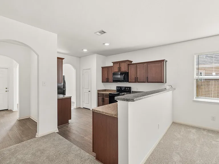 718 Crystal Lakes Dr — Photo 7