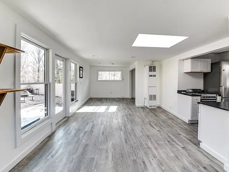 26 Washington Ave — Photo 2