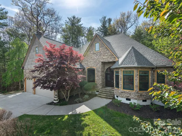 86 Oak Hollow Dr, Asheville, NC 28805