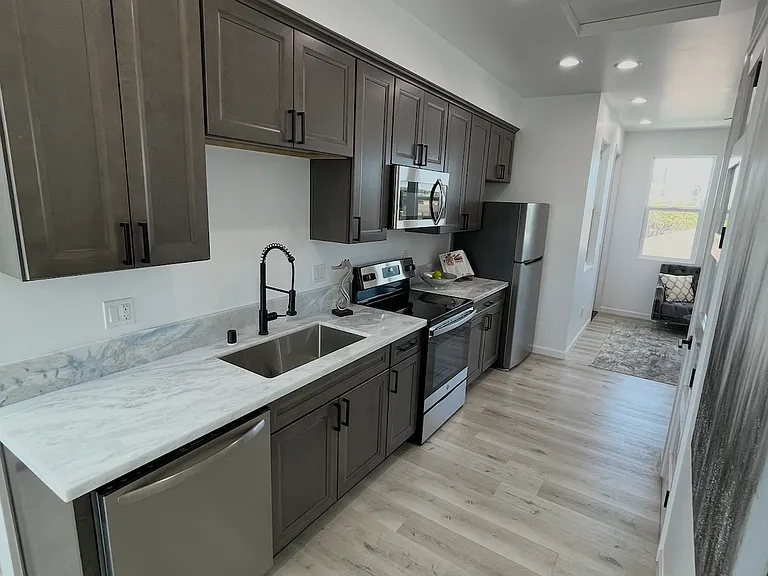 4327 Clairemont Dr — Photo 5