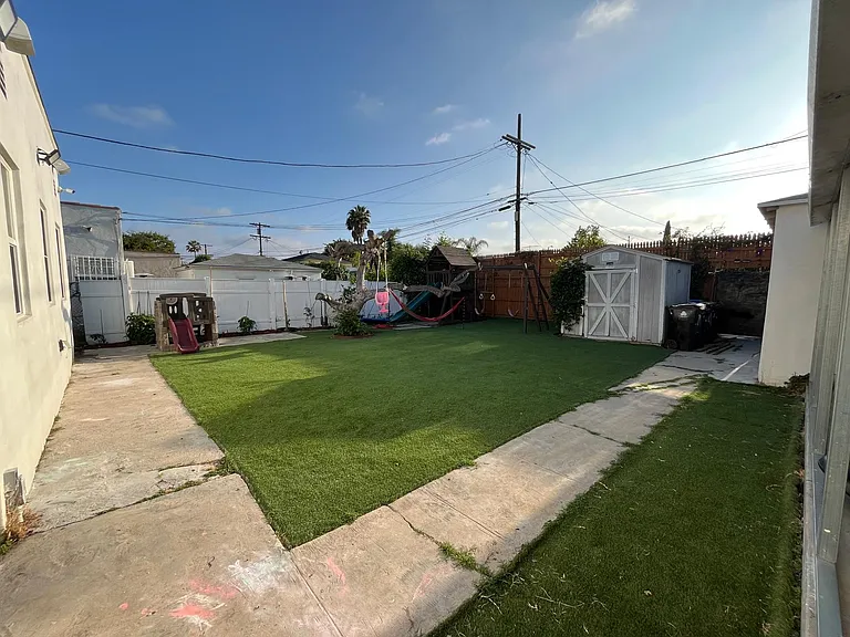 1415 Stearns Dr — Photo 45