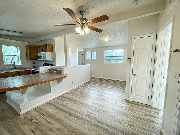 668 Creekside Dr — Photo 10
