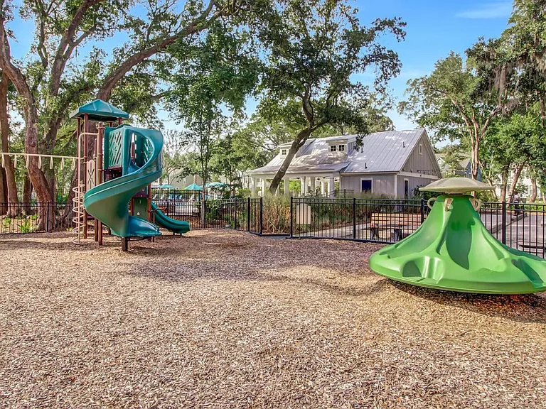 2081 Utsey St — Photo 8