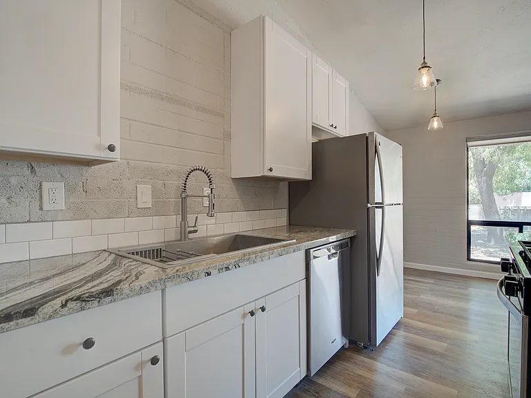 1600 S College Ave #2 — Photo 2