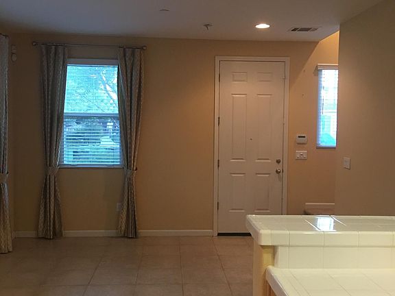 4th image of 700 Old Oak Ln Unit 4