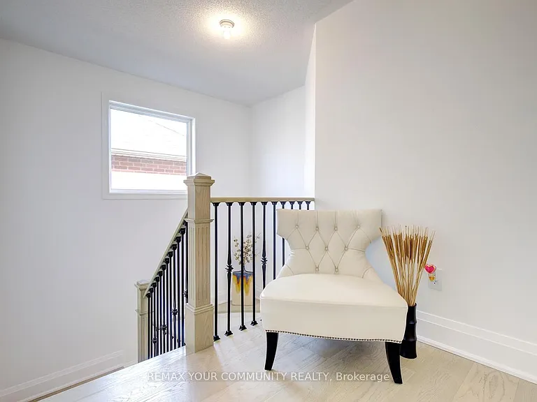 16 Muret Cres — Photo 23