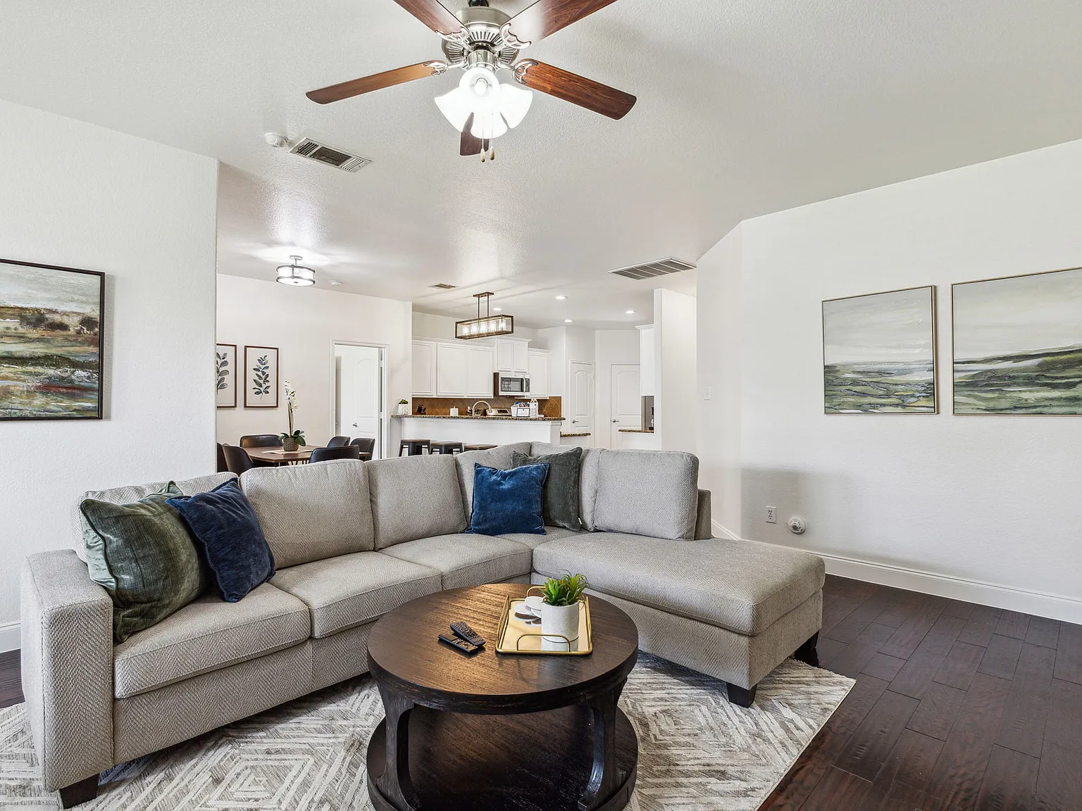 5 bed, 2928 sqft, $8,262 — Photo 2