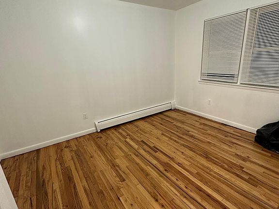 3rd image of 146 Bay 44th St Floor 1