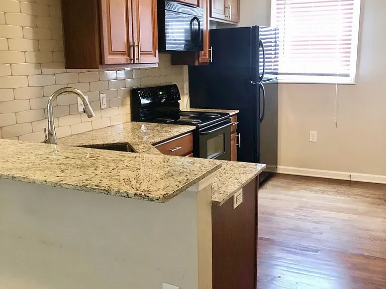 3328 Carlotta St — Photo 16