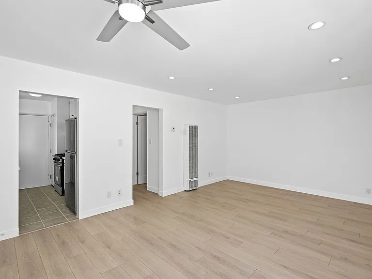 435 San Vicente Blvd — Photo 27