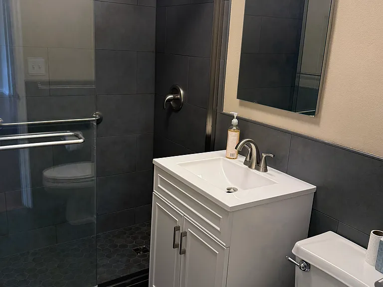 221 W 48th St #1403 — Photo 8