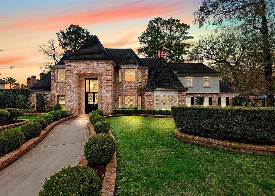Welcome to 8619 Ashridge Park Drive. This elegant 5 bedroom home with a pool and spa in Champion Forest is absolutely stunning. Take a look inside.
