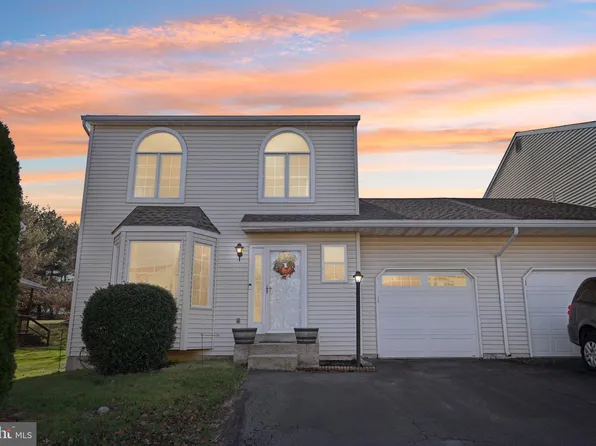 418 Navajo Dr, Royersford, PA 19468