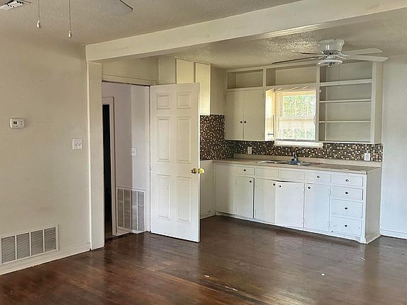 2nd image of 18 W 37th St