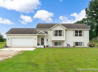 5979 N Whites Bridge Rd, Belding, MI 48809