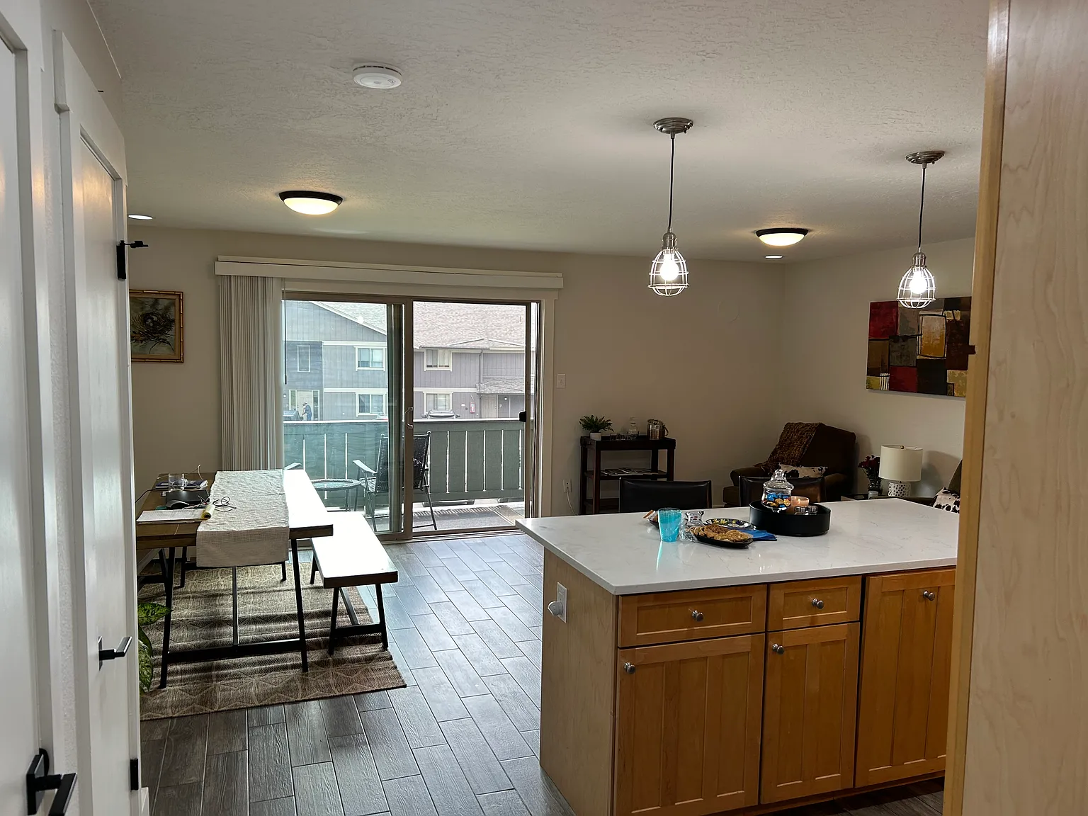 3 bed, 1007 sqft, $3,300 — Photo 3