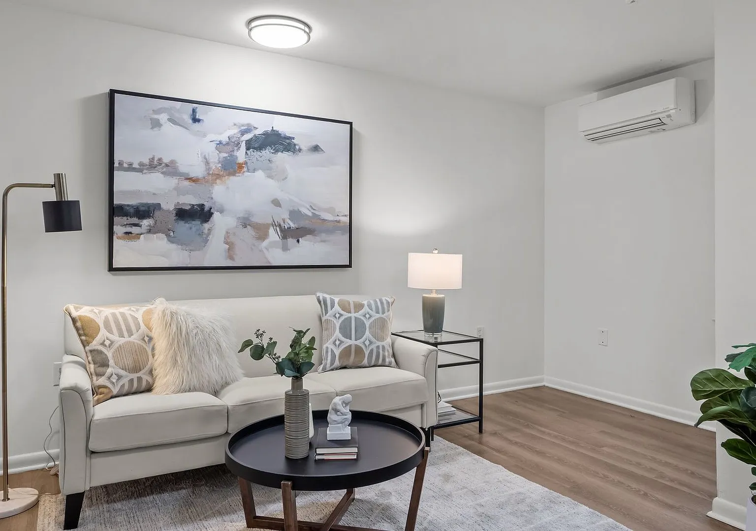 The Kenton Apartments — Photo 4