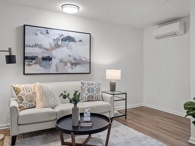 The Kenton Apartments — Photo 4
